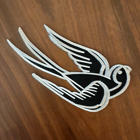 Sparrow Swallow Embroidered Patch - Picture 1 of 3